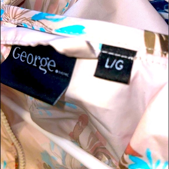 Gorgeous Floral Half Zip Rainwear - Picture 7 of 10